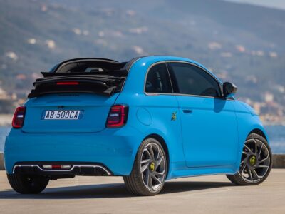 Abarth 500 צבע כחול זווית צד אחורית