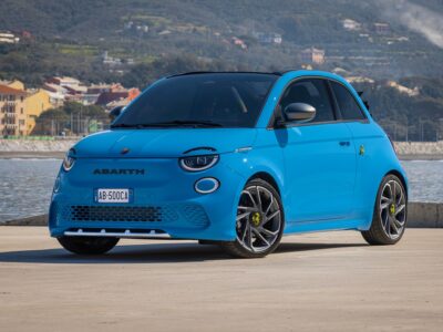 Abarth 500 כחולה פרופיל