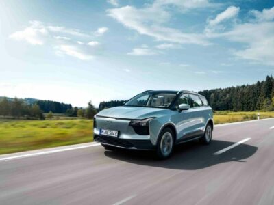 Aiways U5 החשמלית בנסיעה