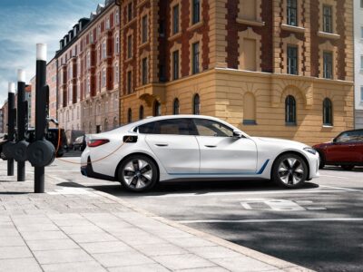 BMW i4 פרופיל צד