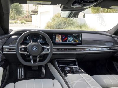 BMW i7 סביבת נהג