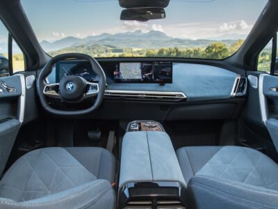 BMW iX סביבת נהג