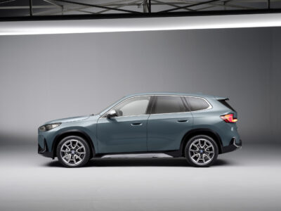 BMW iX1 - פרופיל צד