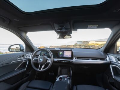 BMW iX2 - סביבת נהג