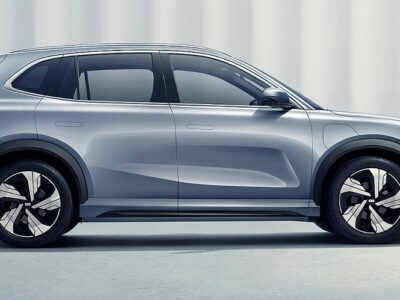 Geely EX5 פרופיל צד