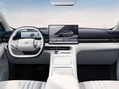 Geely EX5 סביבת נהג