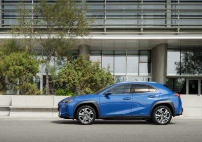Lexus UX פרופיל צד