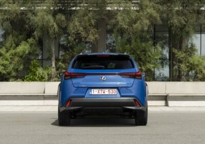 Lexus UX זווית אחורית
