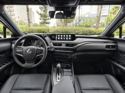 Lexus UX סביבת נהג