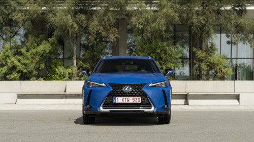 Lexus UX חזית הרכב