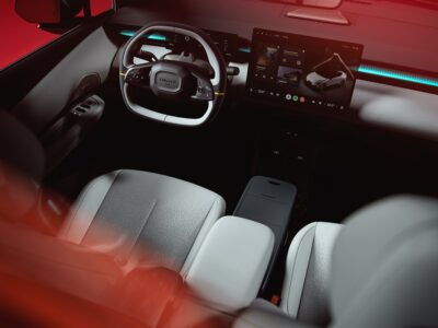 Link&Co 02 סביבת נהג