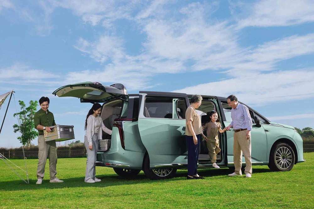 Maxus MIFA 9 Luxury (2021)