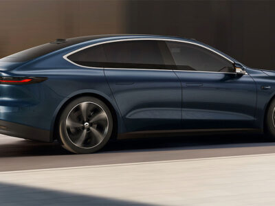 NIO ET7 כחול פרופיל צד