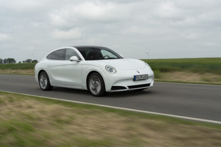 ORA 07 החשמלית בנסיעה