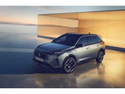 פיג'ו Peugeot 5008 - משפחתית מרווחת