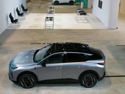 פיג'ו Peugeot E-3008 - מבט על