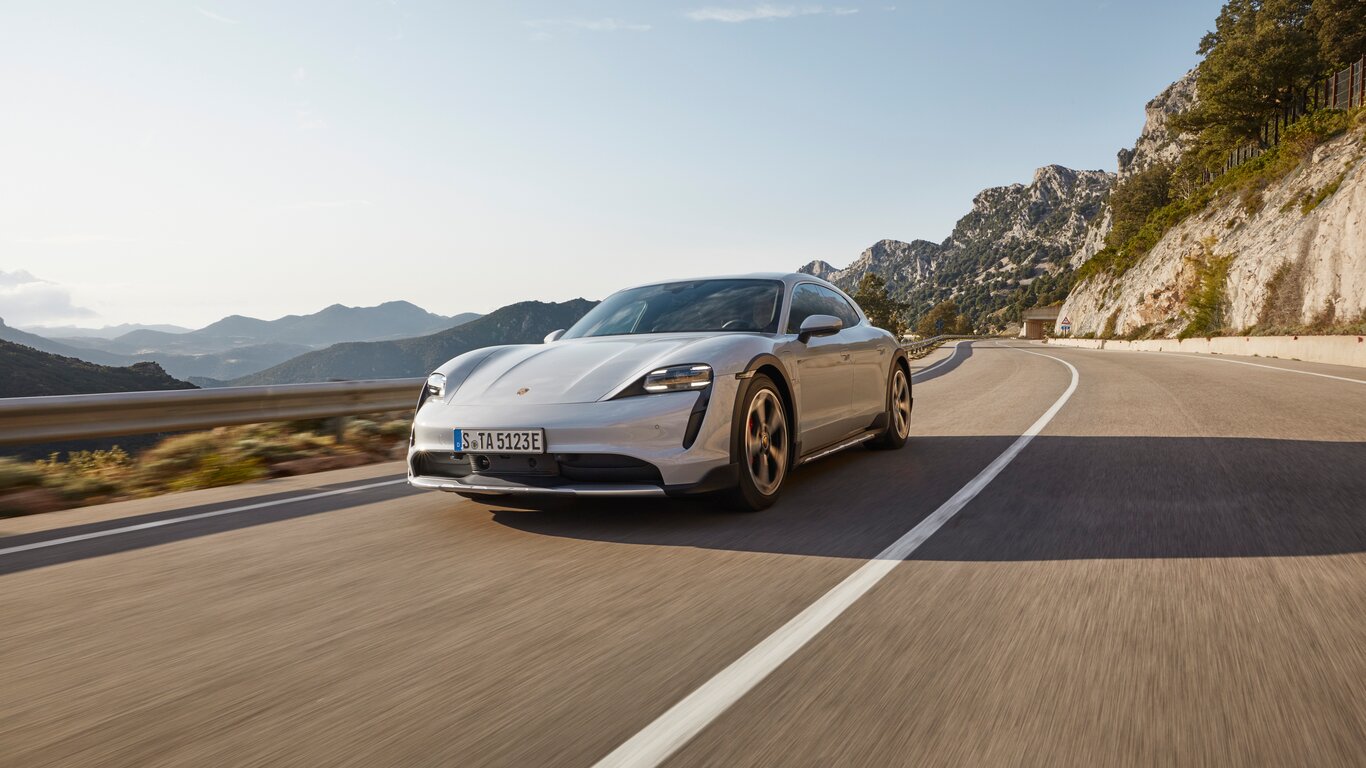 פורשה טייקן 4 קרוס-טוריסמו (2021)