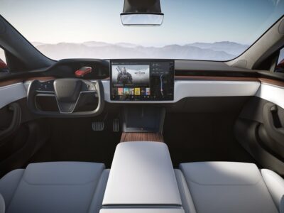 טסלה | Tesla מודל S - סביבת נהג