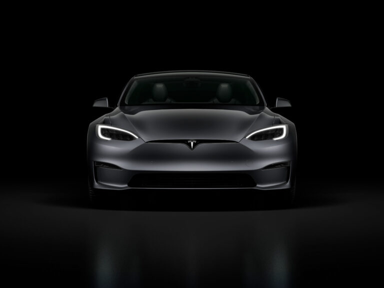 טסלה | Tesla מודל S - שחורה אלגנטית