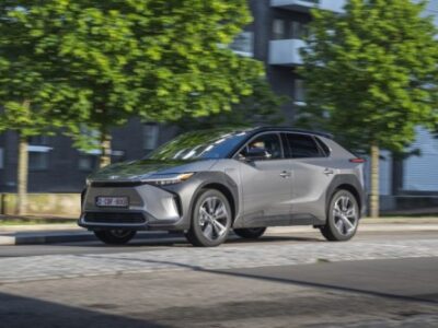 Toyota bZ4X צבע אפור