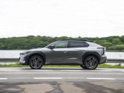 Toyota bZ4X פרופיל צד