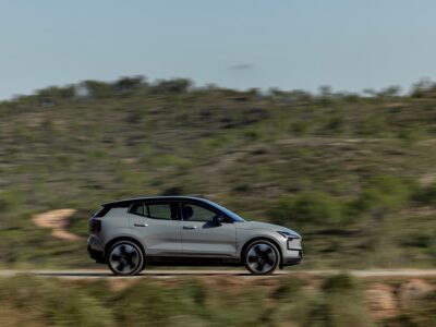 Volvo EX30 צבע אפור פרופיל צד