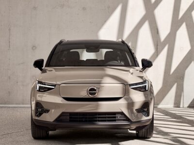 Volvo EX40 חזית הרכב