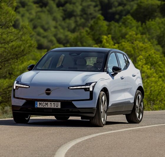וולבו EX30 Twin Motor Ultra (2023)