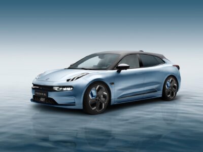 ZEEKR 001 שילוב צבעים תכלת מטאל