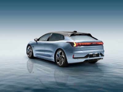 ZEEKR 001 זווית צד אחורי