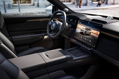 ZEEKR 7X סביבת נהג עם מסך שליטה ענק