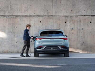 Smart 3 בטעינה - זווית אחורית