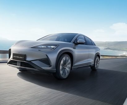 06、SEALION 7_LHD_Lifestyle_Outside_On Road_Left Front 45°_download_JPG 5000px