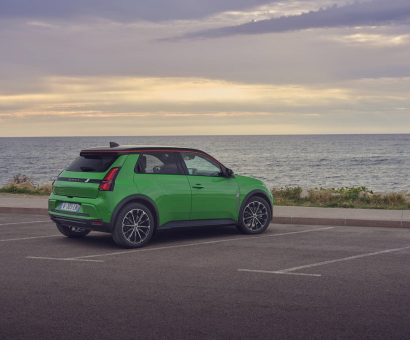 Renault 5 E-Tech electric - techno version - Pop Green!