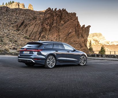 Static photo,
Colour: Plasma blue metallic