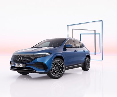 Mercedes-Benz EQA. Exterieur: spektral blau, AMG Line, AMG Leichtmetallräder im Vielspeichen-Design. Interieur: AMG Lederpaket, Leder schwarz 

Mercedes-Benz EQA. Exterior: spectral blue, AMG Line, AMG Wheels in multi-spoke design, Interior: AMG leather package, leather black