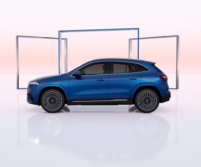 Mercedes-Benz EQA. Exterieur: spektral blau, AMG Line, AMG Leichtmetallräder im Vielspeichen-Design. Interieur: AMG Lederpaket, Leder schwarz 

Mercedes-Benz EQA. Exterior: spectral blue, AMG Line, AMG Wheels in multi-spoke design, Interior: AMG leather package, leather black